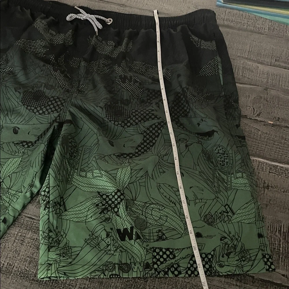 Men’s Green Swim Shorts, 2XL, Lined with pockets, NWOT
